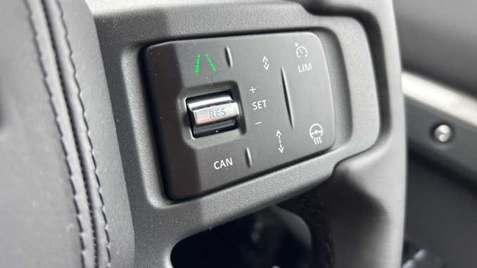 Land Rover Defender 3.0 D250 X-Dynamic HSE 110 5dr Auto Diesel Estate - Image 37